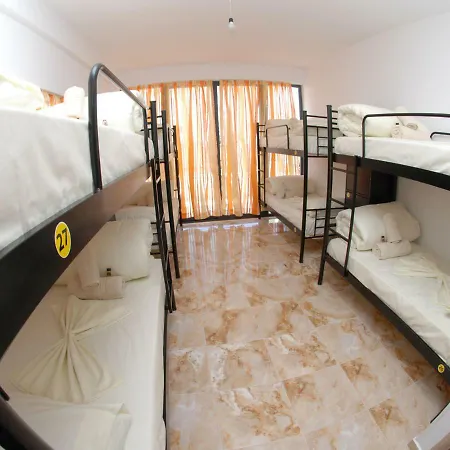 Wallaby Hostal *