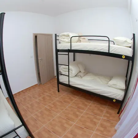 Wallaby Hostal *