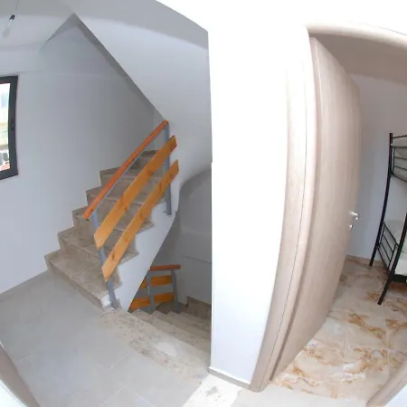 Hostal Wallaby Sarandë
