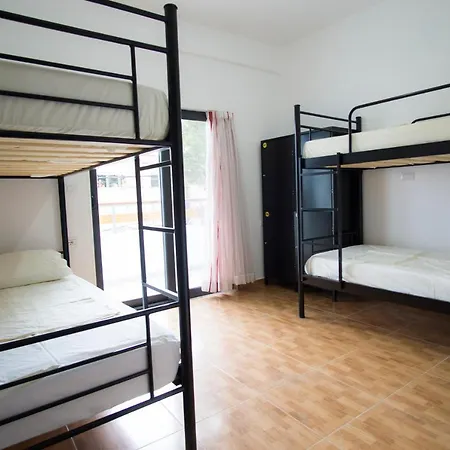 Hostel Wallaby Sarande