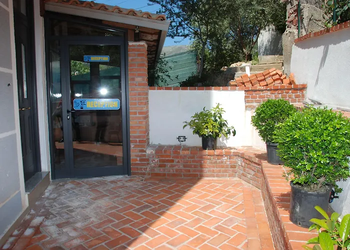 Wallaby Hostel Saranda